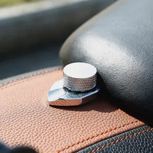 1/4-20 スレッドシートボルトタブネジマウントノブカバーナットハーレースポーツスターに適合 1/4-20 Thread Seat Bolt Tab Screw Mount Knob Cover Nut Fit For Harley Sportster