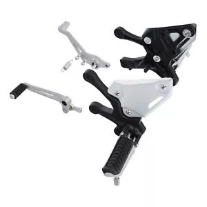 フロントフットペグペダルブラケットセットカワサキ Z900 ABS 17-24 Z900 SE 22-24 に適合 Front Foot Pegs Pedals Bracket Set Fit For Kawasaki Z900 ABS 17-24 Z900 SE 22-24