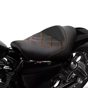 ドライバーライダーソロシートハーレースポーツスターアイアンXL 883 1200 2010-2022 2021に適合 Driver Rider Solo Seat Fit For Harley Sportster Iron XL 883 1200 2010-2022 2021