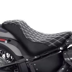 ドライバー ライダー ソロ シート ハーレー ストリート ボブ ソフテイル スタンダード スリム 2018-23 に適合 Driver Rider Solo Seat Fit For Harley Street Bob Softail Standard Slim 2018-23