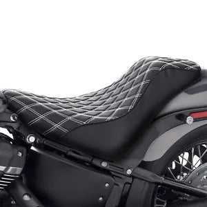 ドライバー ライダー ソロ シート ハーレー ストリート ボブ ソフテイル スタンダード スリム 2018-23 に適合 Driver Rider Solo Seat Fit For Harley Street Bob Softail Standard Slim 2018-23