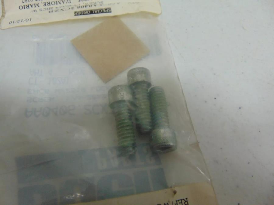 foxcycleworks Harley Davidson Screw 1/4-20x3/4 SHCS W/ 2510 Lockpatch Qty 3 P/N AA0406.2CXZB